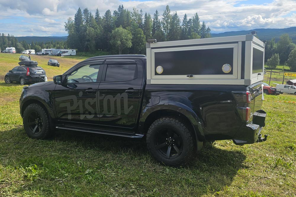 Måttanpassad kåpa till bil